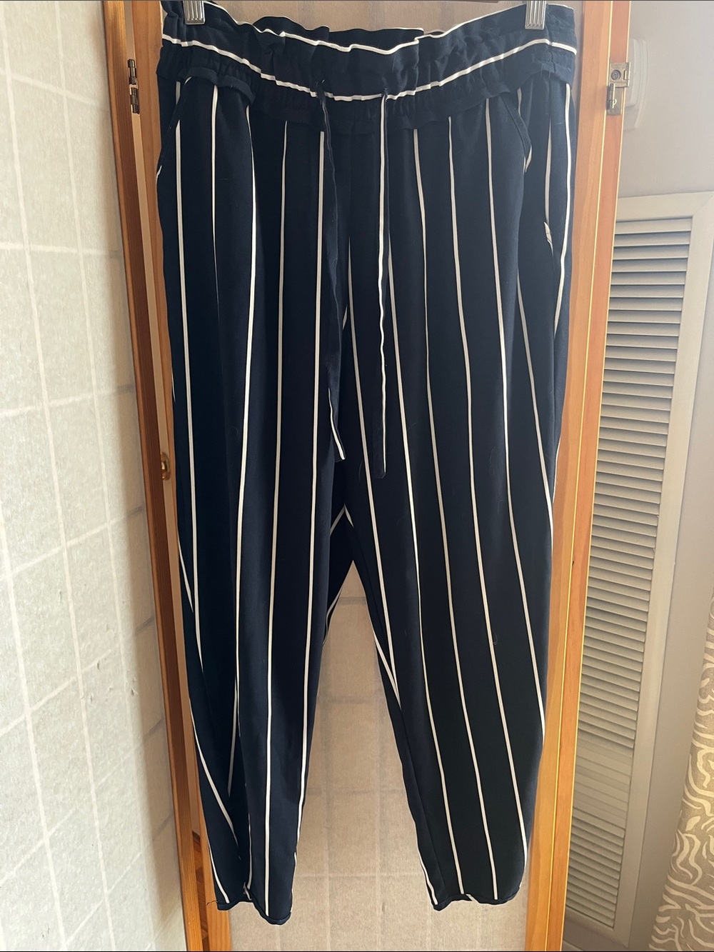 Zara navy pin stripe drawstring cropped pants M